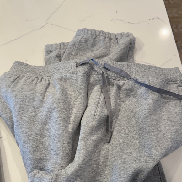 Lululemon x NFL Los Angeles Rams Gray Steady State Crewneck and joggers - Picture 11 of 13